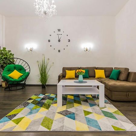2К Квартира Поруч Із Майданом Незалежності Kiev Luaran gambar